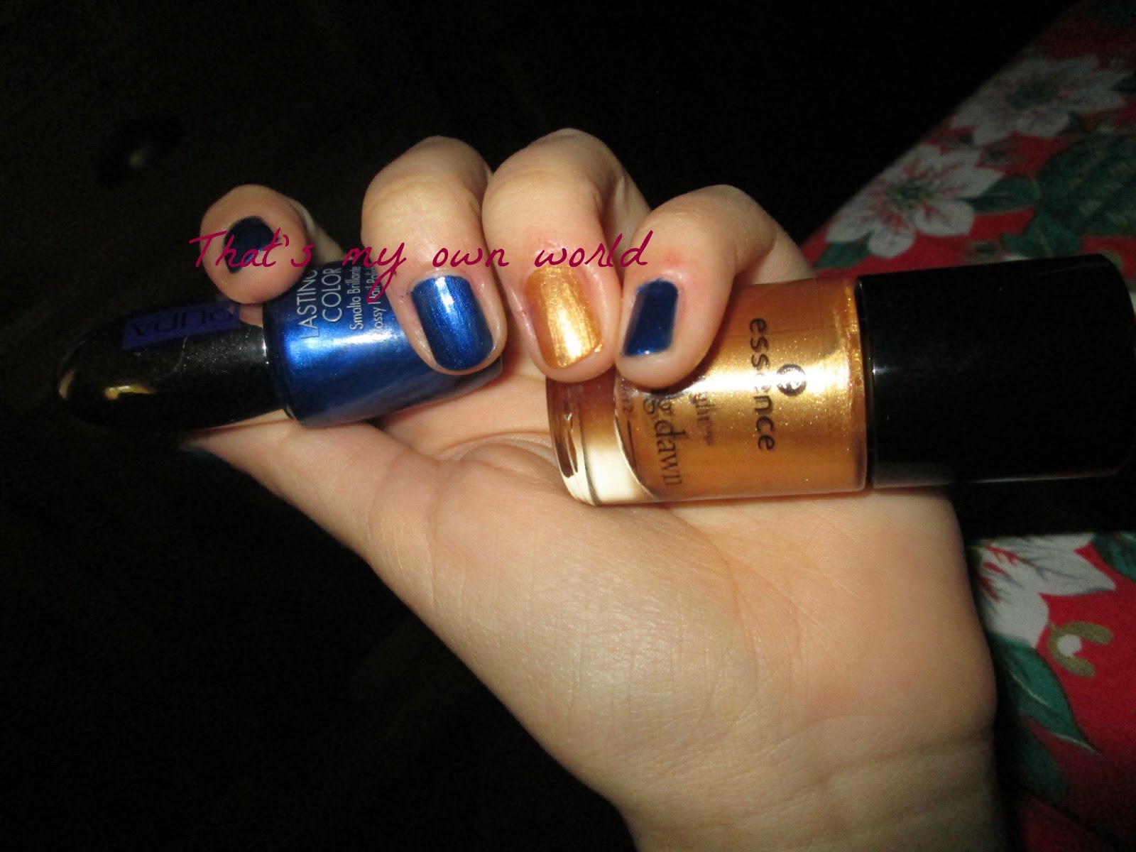 THAT'S MY OWN WORLD Nail art blu e oro