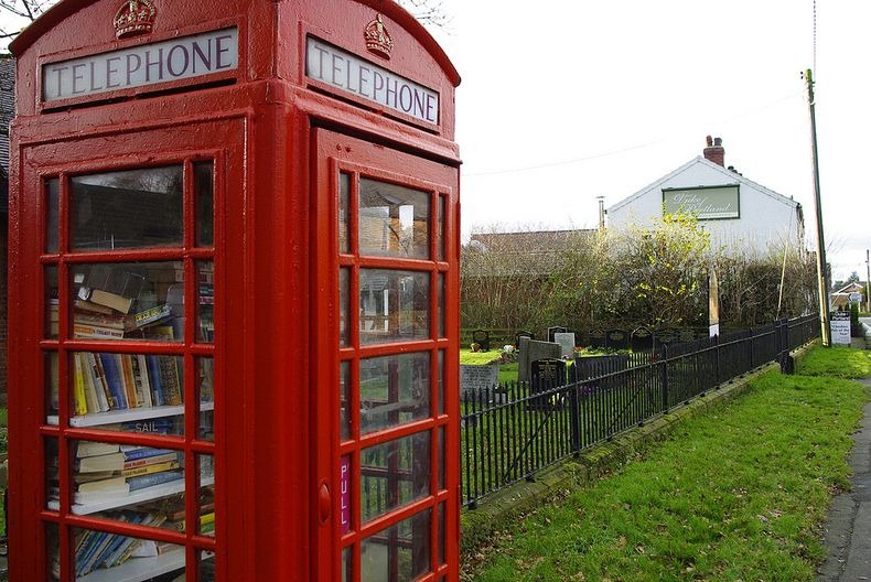 telephone-box-library-9