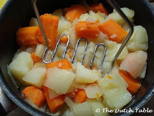 Hutspot - Dutch Mashed Potatoes with Carrots