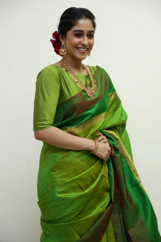 Regina Cassandra Stills At Shankarabharanam Awards 2017 In Green Saree