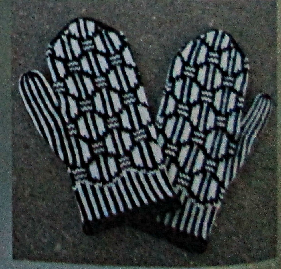 ивко сербский трикотаж митенки шапки шарфы. новогодний комплект для девочки свитер шапка варежки.