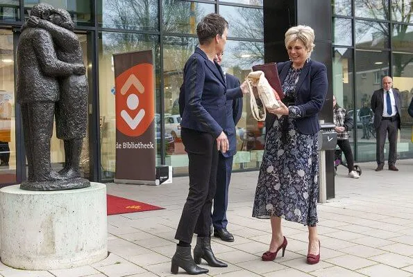 Princess Laurentien attended the opening of the 17th edition of the National Reading Breakfast Days at the Zoetermeer Forum. Missoni