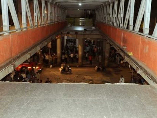 Jembatan Penyeberangan di Mumbai Runtuh, 5 Orang Tewas Jembatan Penyeberangan di Mumbai Runtuh, 5 Orang Tewas