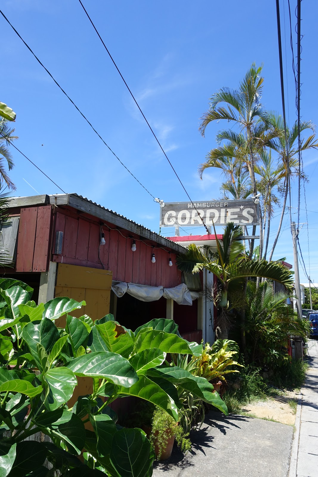 ディーズ ゴー GORDIE’S（ゴーディーズ）北谷のアメリカンなハンバーガーレストラン｜沖縄トラベル