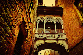 Barcelona, Gothic Quarter: archway Casa de los Canónigos at Bisbe Irurita Street