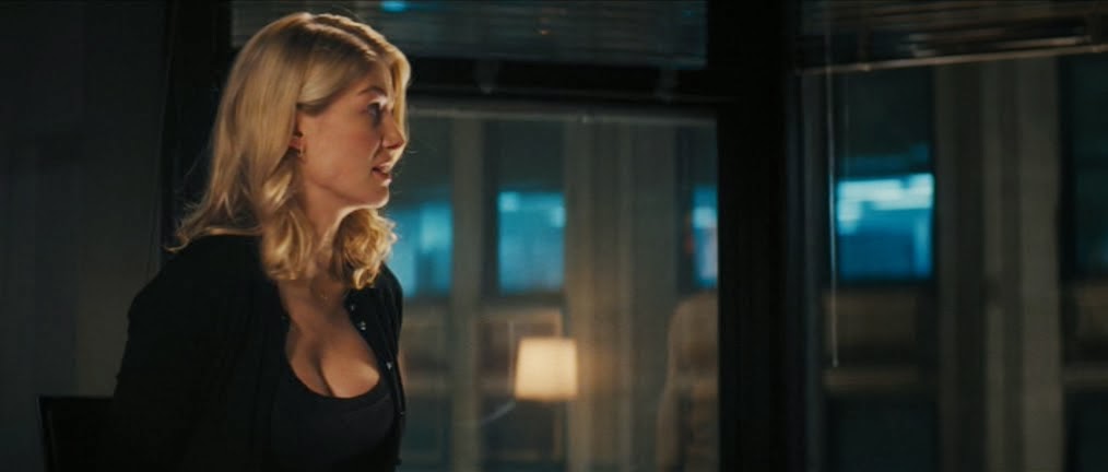 Rosamund pike jack reacher on wn network delivers the latest videos and edi...