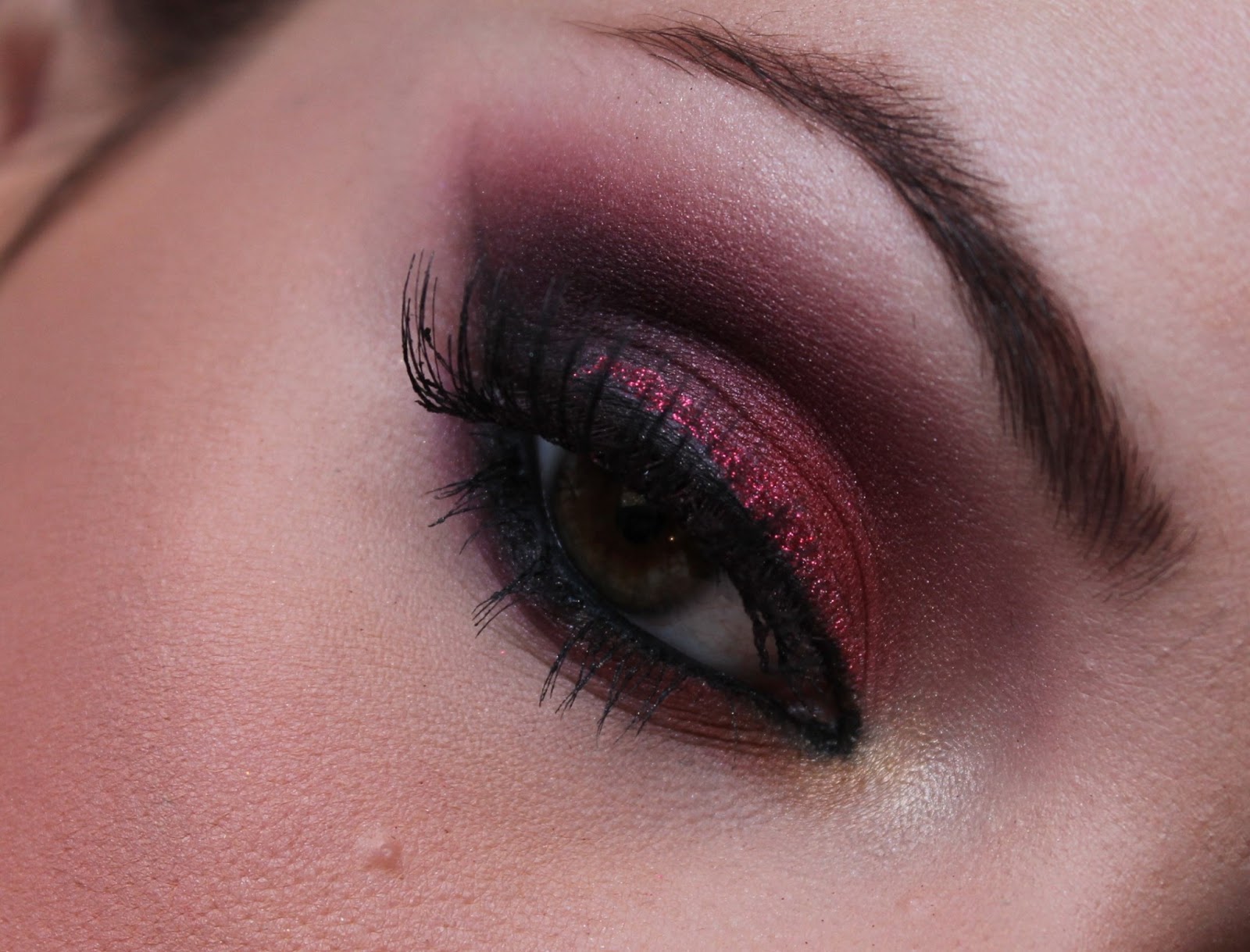 All My Looks Make do dia Sombra e batom vermelho, com gliter (!)