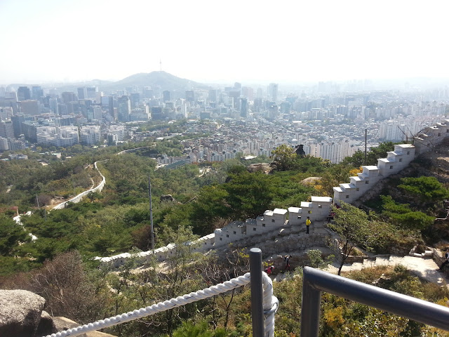 Seoul wall showing the entire city of Seoul