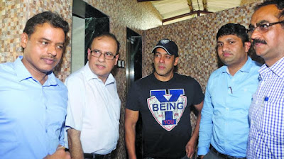@InstaMag - Superstar Salman Khan has become part of The Clean India mission and has joined forces with Brihanmumbai Municipal Corporation and 'I love Mumbai' salman-wants-open-defecation-free-mumbai