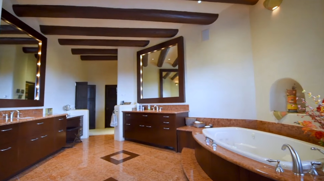 Tour 2 Indian Pony, Santa Fe Luxury Home vs. 29 Interior Design Photos