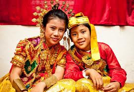 JELAJAH KOTA DAENG Pakaian Tradisional Pria Makassar