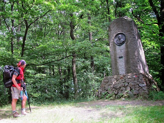 Kobylica (395 m n.p.m.). Pomnik J. Eichendorffa.