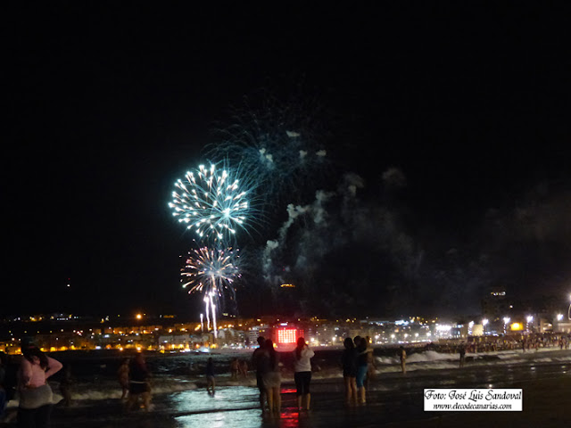 fotos y vídeo fuegos noche san juan 2015 playa Las Canteras