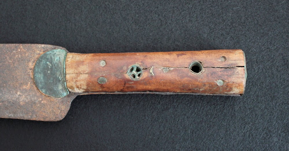 Hands amongst the clouds Unusual Chinese knife / Dao