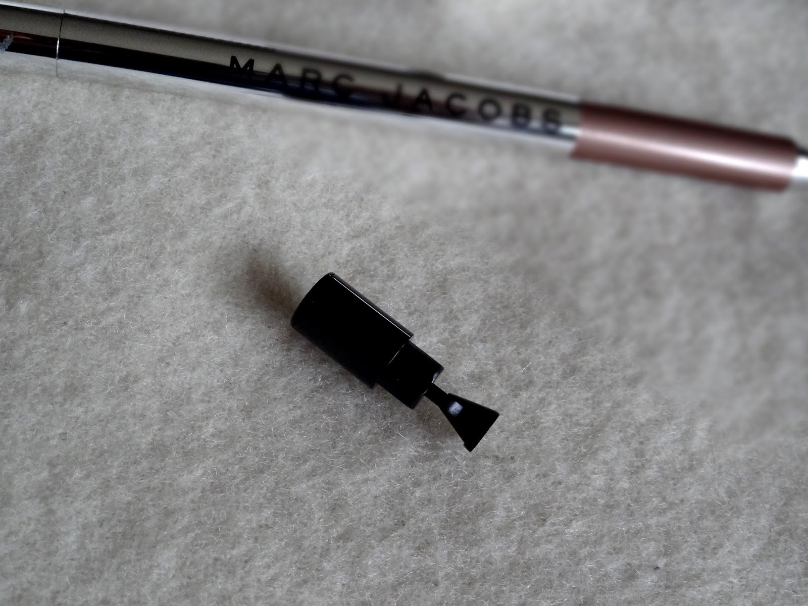 Marc Jacobs Beauty Highliner Gel Eye Crayon in Ro(Cocoa) Review, photos & Swatches