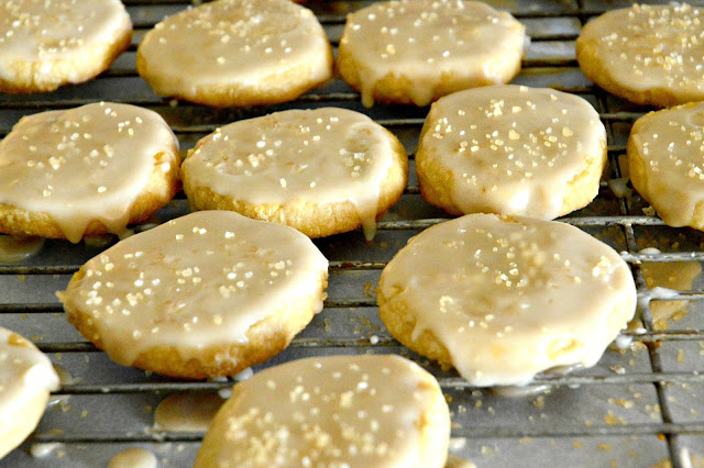 This easy shortbread made with maple syrup and brown sugar, is the perfect holiday cookie. Chilled in the fridge and then sliced and baked, this maple glazed cookie is a maple lover's dream. www.thisishowicook.com #cookierecipes #cookies #maple #shortbead