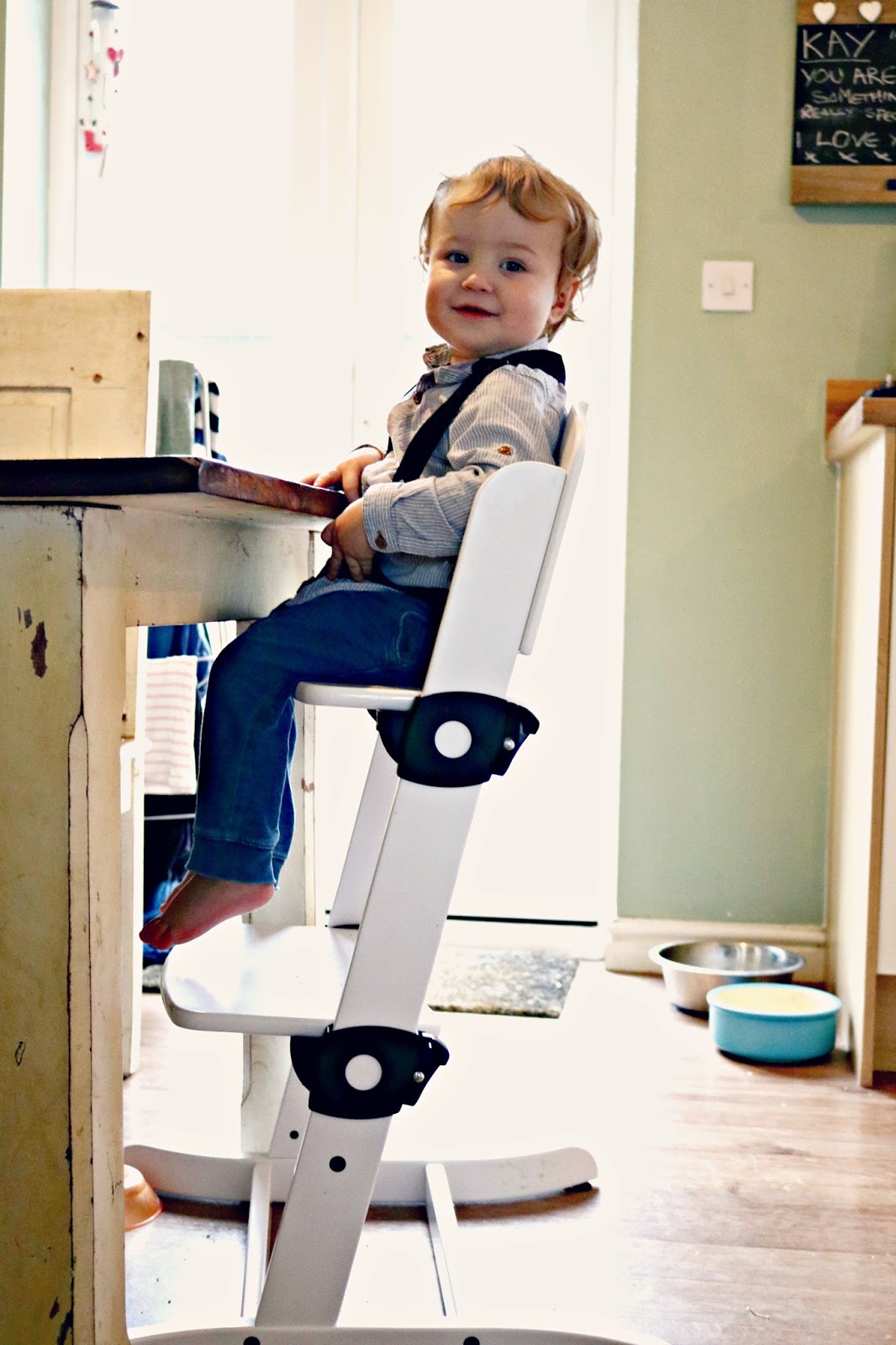 White East Coast Nursery Contour Multi-Height Wooden Baby Highchair