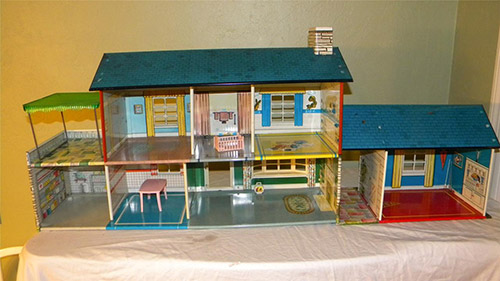 dollhouse in a tin