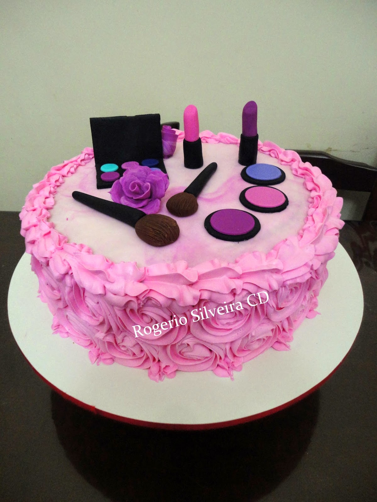 Rogerio Cake Designer: Bolo Rosa Glace Maquiagem