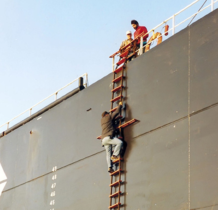 វិទ្យាសាស្រ្តយោធាកម្ពុជា Ship Ladders Pilot Rope Ladders