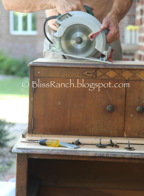 Antique Dresser Becomes Portable Patio Bar, Bliss-Ranch.com