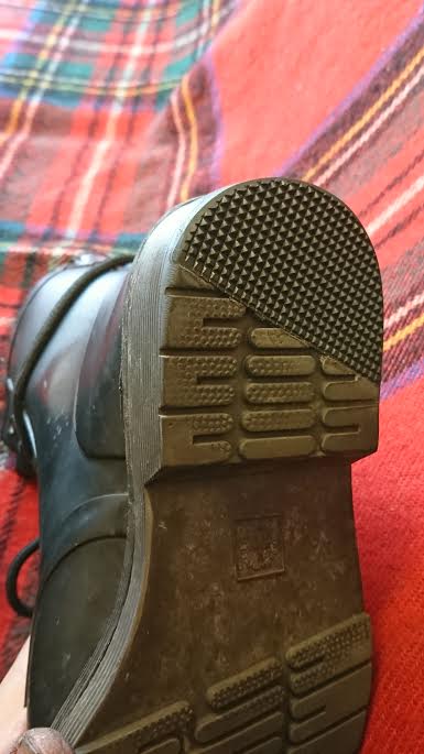 Dr Martens ドクターマーチン カカト部の減りは直せます The Shoe Of Life 靴 修理 スニーカー修理 スニーカークリーニング バッグ修理とクリーニング