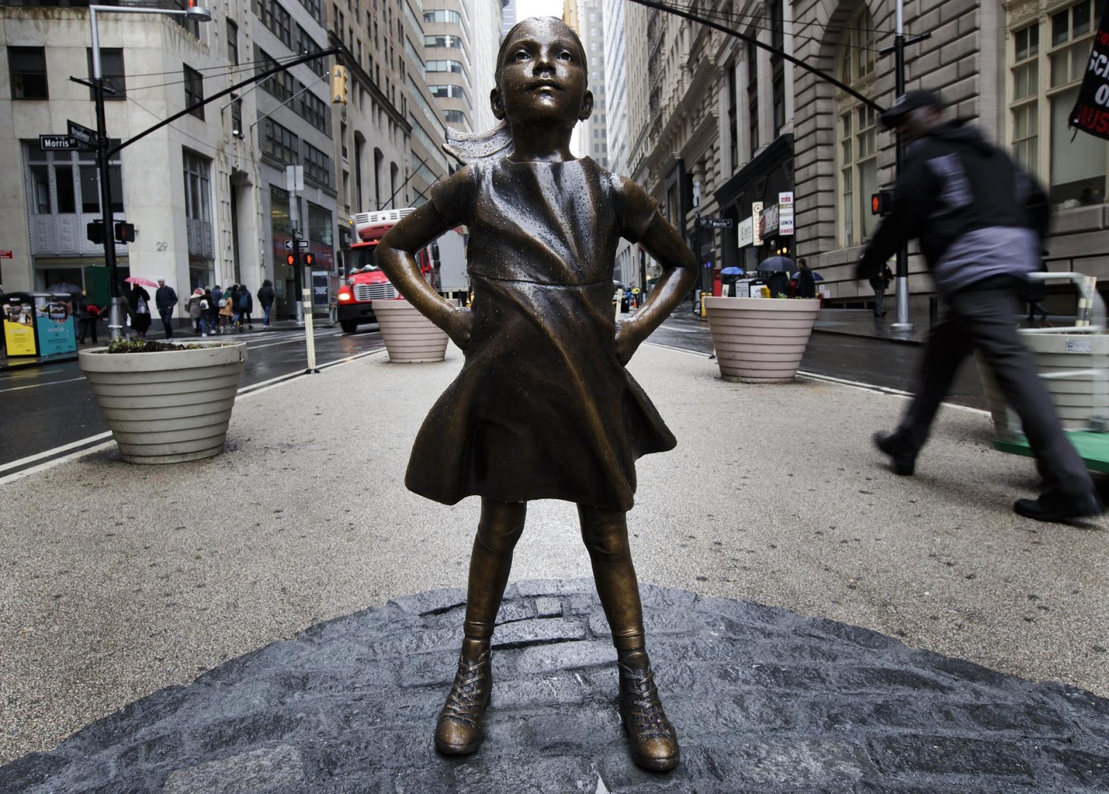 Woman is a bull-bull. characteristic Woman is a bull-bull. characteristic