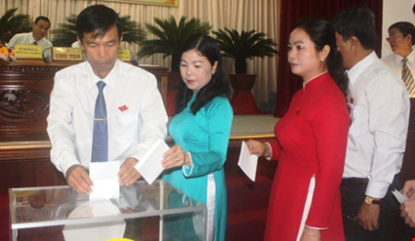 Ong Huynh Thanh Tao tai dac cu chu tich HDND tinh Hau Giang - Anh 3