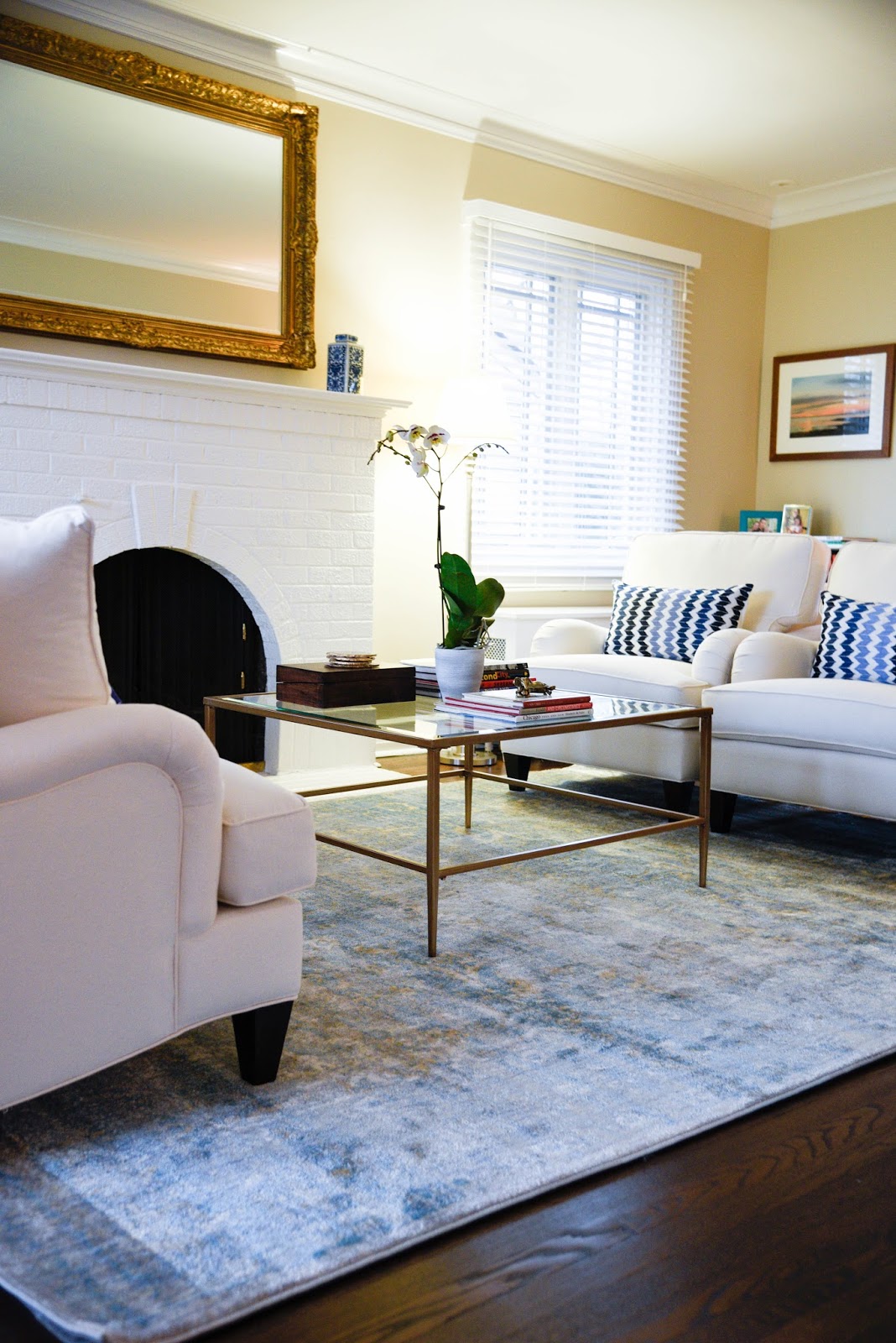 classic transitional living room Home With Keki