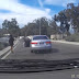 Τι άλλο θα δούμε! Γυναίκα οδηγός παρατάει το αυτοκίνητο της εν κινήσει! (video)  