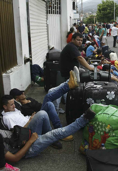 Na fronteira, a Venezuela iniciou deportações massivas de colombianos. Na fronteira, a Venezuela iniciou deportações massivas de colombianos.