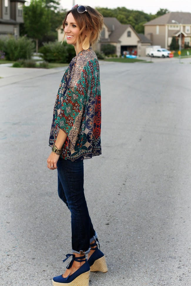 Printed kimono, dark denim and navy lace at the ankle wedges