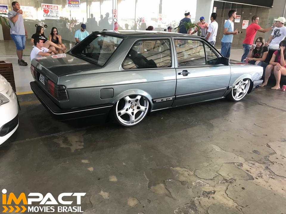 Voyage Quadrado Rebaixado Com Rodas Volcano Stuttgart Aro 18 Fixa