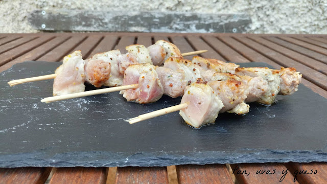 Brochetas de cerdo marinado