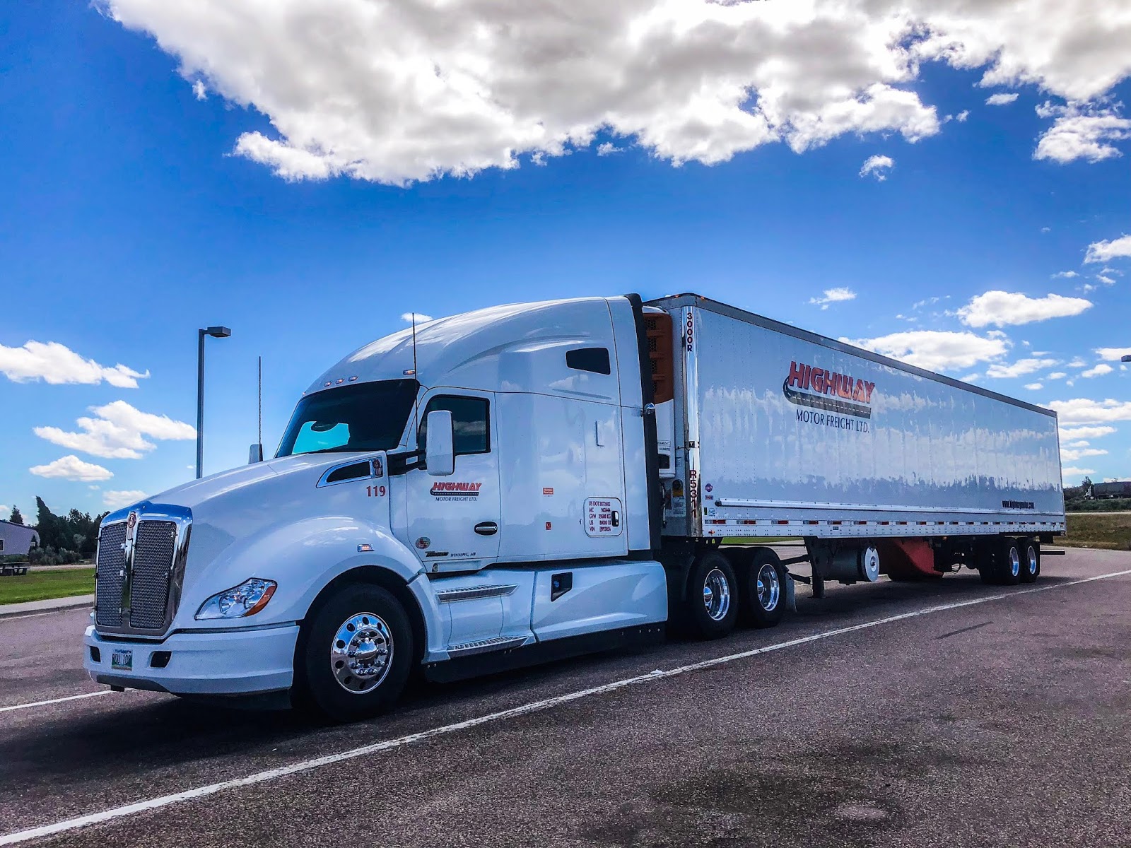 HIGHWAY MOTOR FREIGHT SOLICITA 10 CONDUCTORES DE CAMIÓN DE LARGA