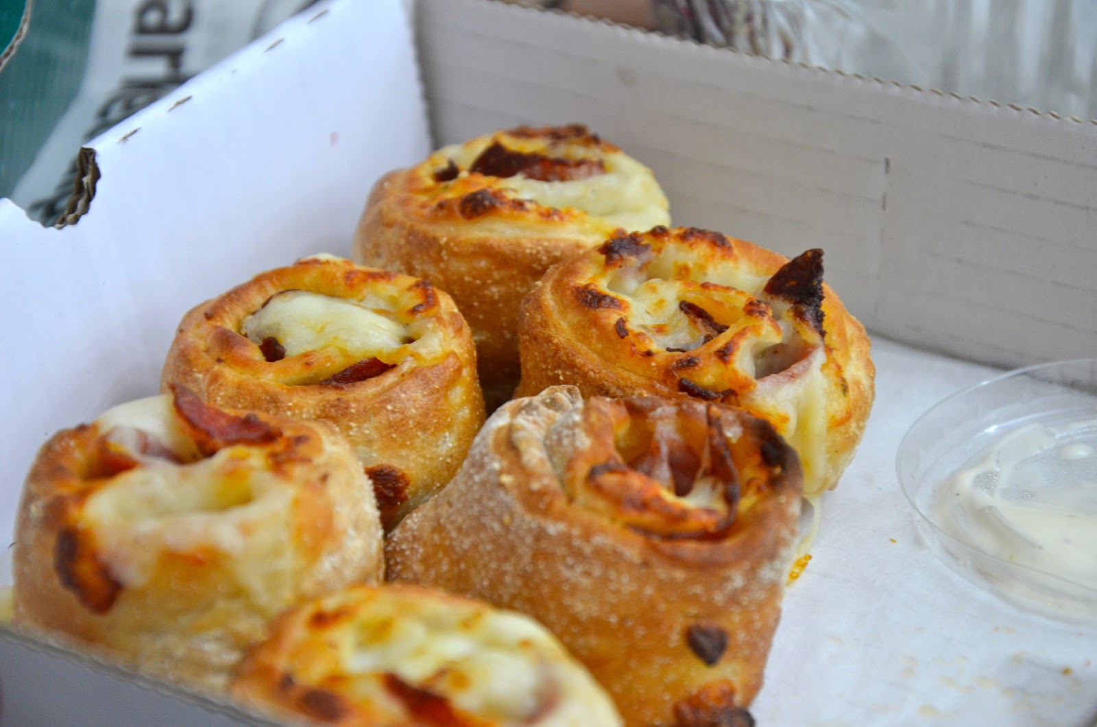 Living to EAT Papa Johns Pizza Dhs 38 Medium, Al Ghurair Dubai