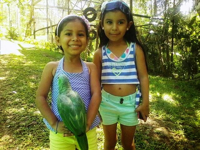 kids on rescue centre / Escolares en el centro de rescate