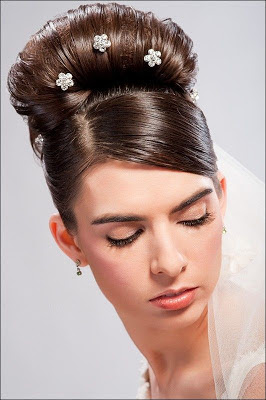 find your dream wedding hairstyle