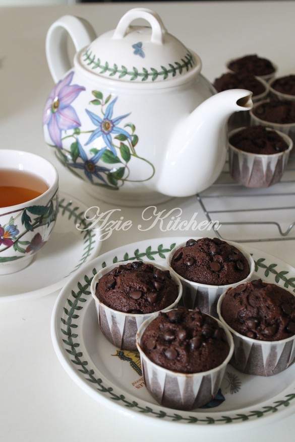 Super Easy Rich Chocolate Chips Muffin Azie Kitchen