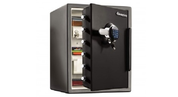 Sentry Safe STW205GYC, Brankas Tahan Api Untuk Simpan Barang Berharga