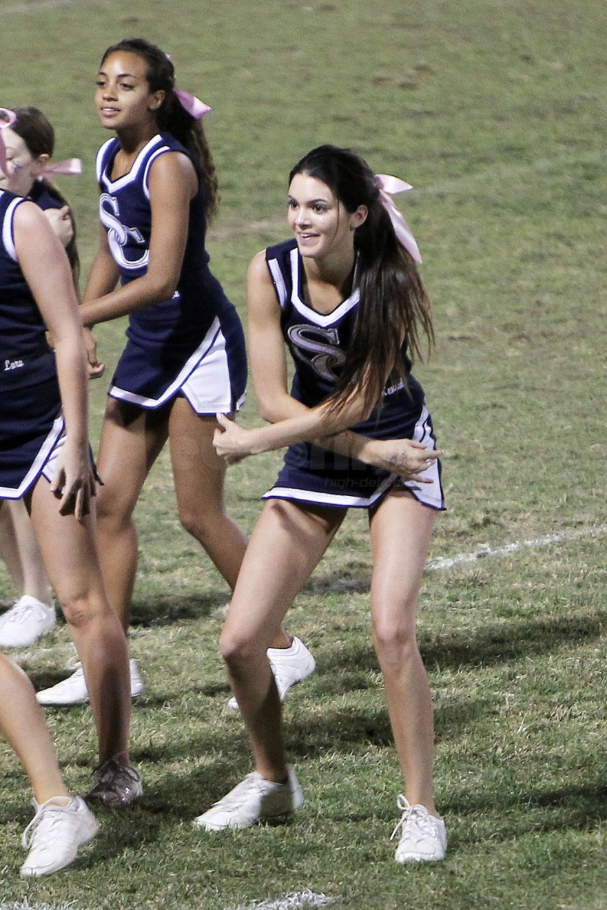 LovelyStars: 10/14/2011 Kendall and Kylie Jenner Cheer At Homecoming Game
