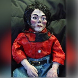 Muñeco de Michael Jackson horrendo