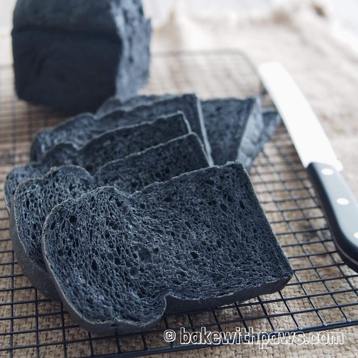 Soft and Moist Charcoal Bread BAKE WITH PAWS