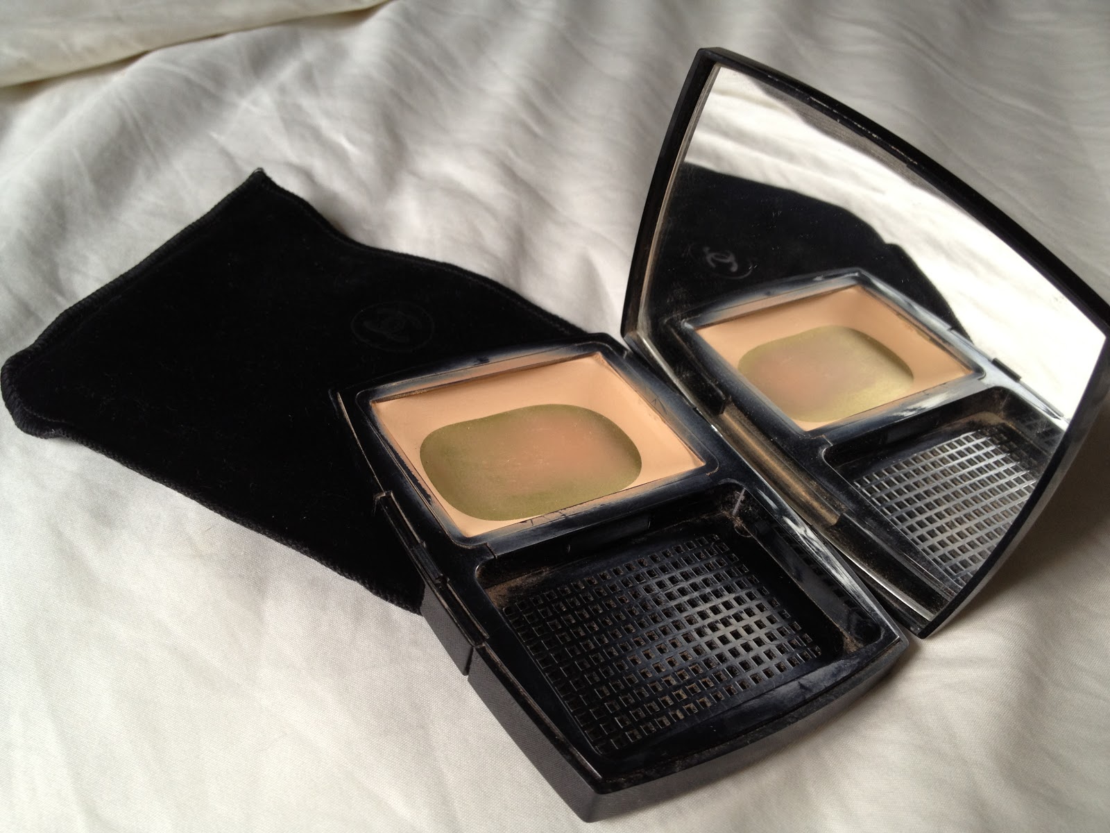 Chanel Double Perfection Lumiere Powder Makeup