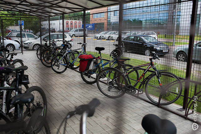 019 Как крепить велосипед на парковке