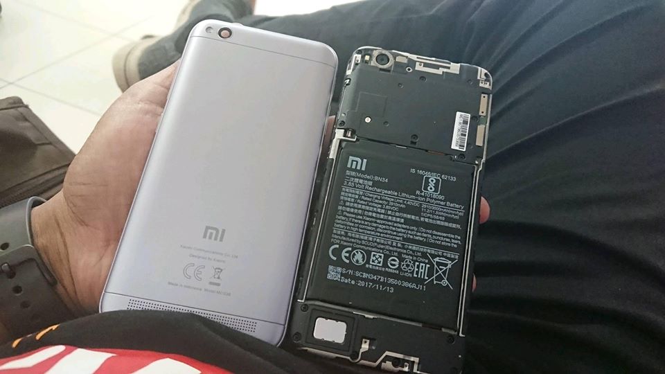 Cara Membuka Casing Belakang Xiaomi Redmi 5A
