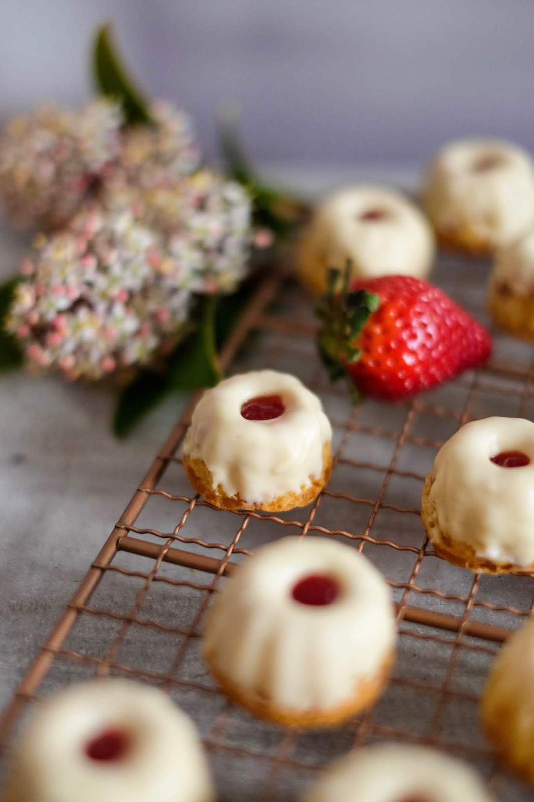 Erdbeer und Mandel Mini Gugelhupfe | Marion&amp;#39;s Kaffeeklatsch