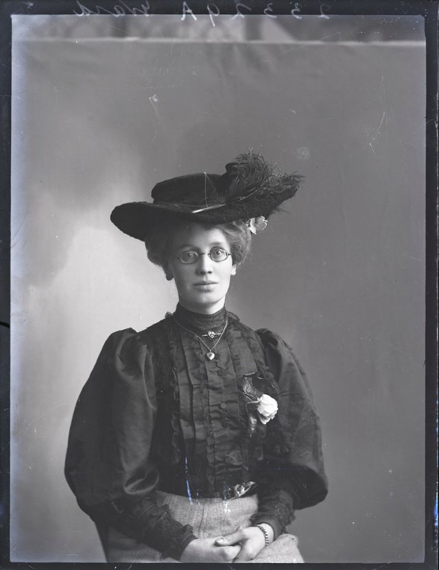 New Edwardian Hat Fashions: 66 Beautiful Vintage Studio Photos of Women ...