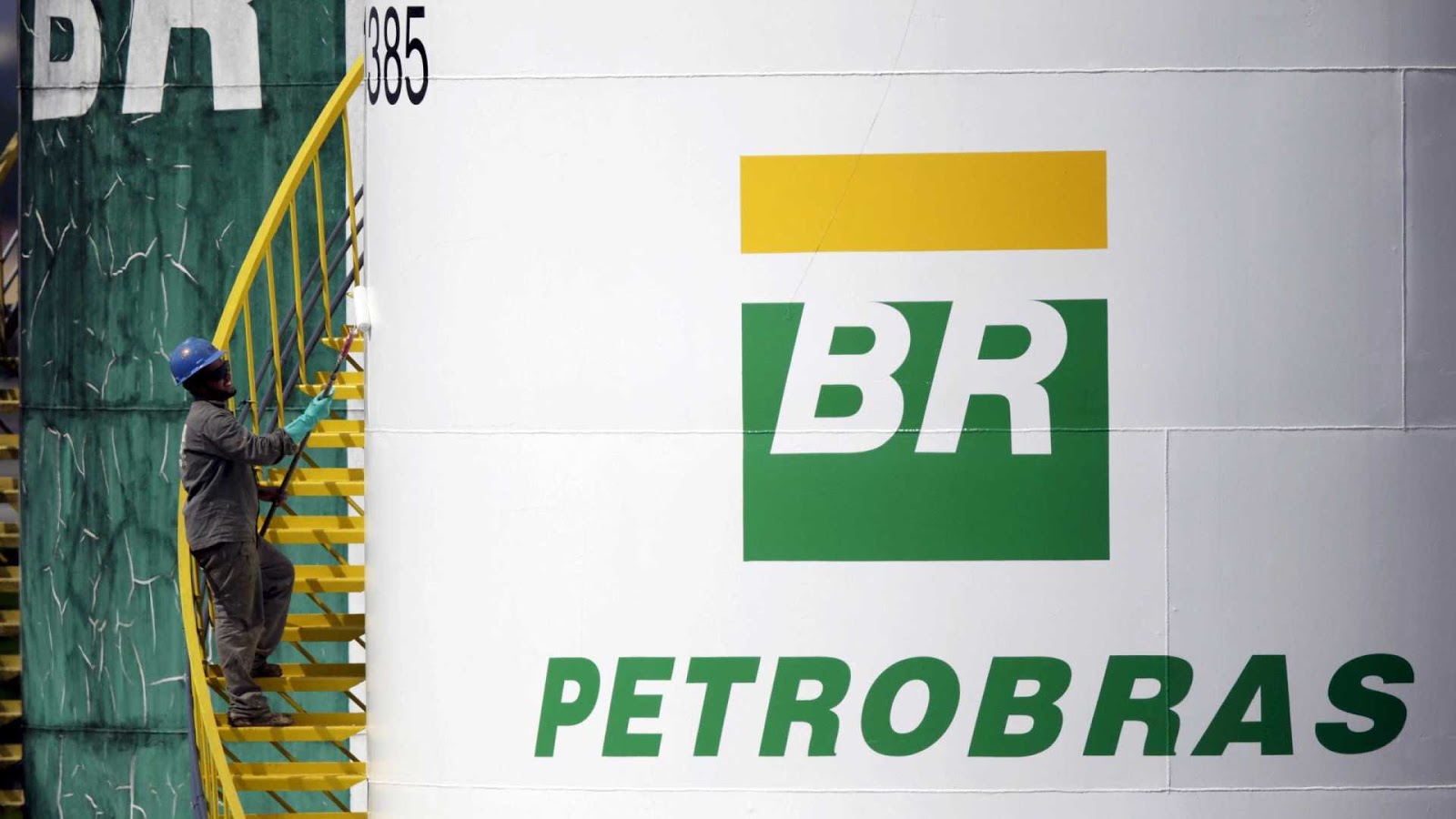 Presidente da Petrobras anuncia redução no preço do diesel por 15 dias