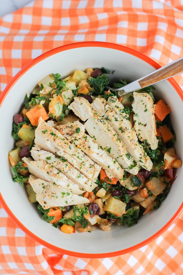 Think you can’t have a healthy and nutritious lunch that’s also quick and easy? Think again! This hearty Southwest Chipotle Grilled Chicken Bowl is full of veggies, black beans, and chicken, and will keep you full all afternoon long!